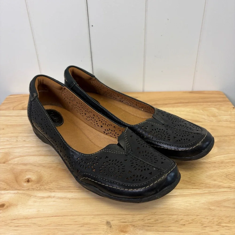 Clarks Artisan Old Money Cut Out Leather Loafers Womens Size 10N Comfy Office